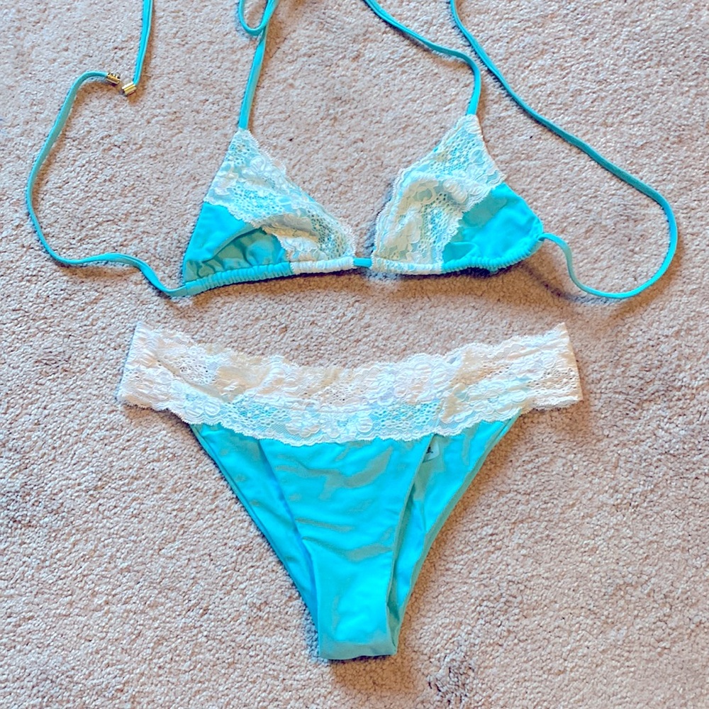 BEACH BUNNY TWO PIECE